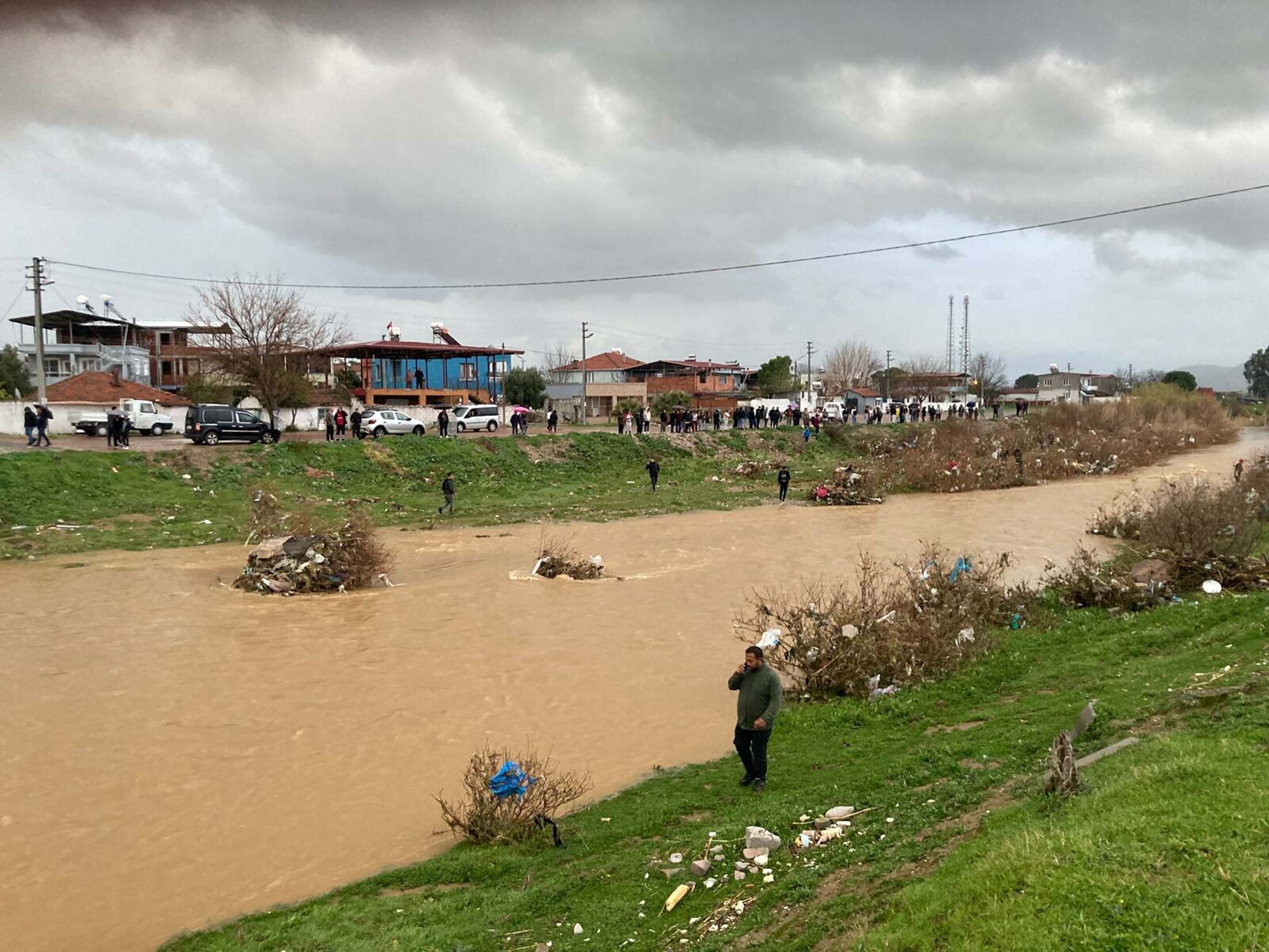 I Z M I R D E D E R E D E A K I N T I Y A K A P I L I P O L E N B E 1155404 343121