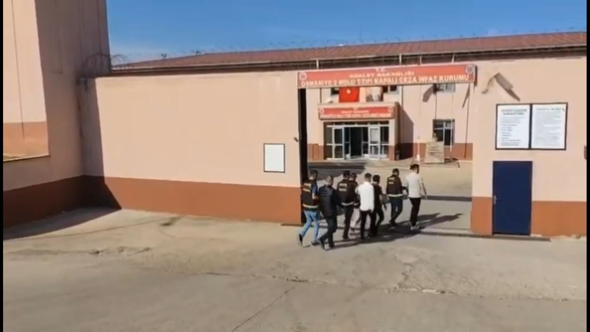 O S M A N I Y E’ D E E L B O M B A L I S A L D I R I N I N F A I L L E 1189911 353573