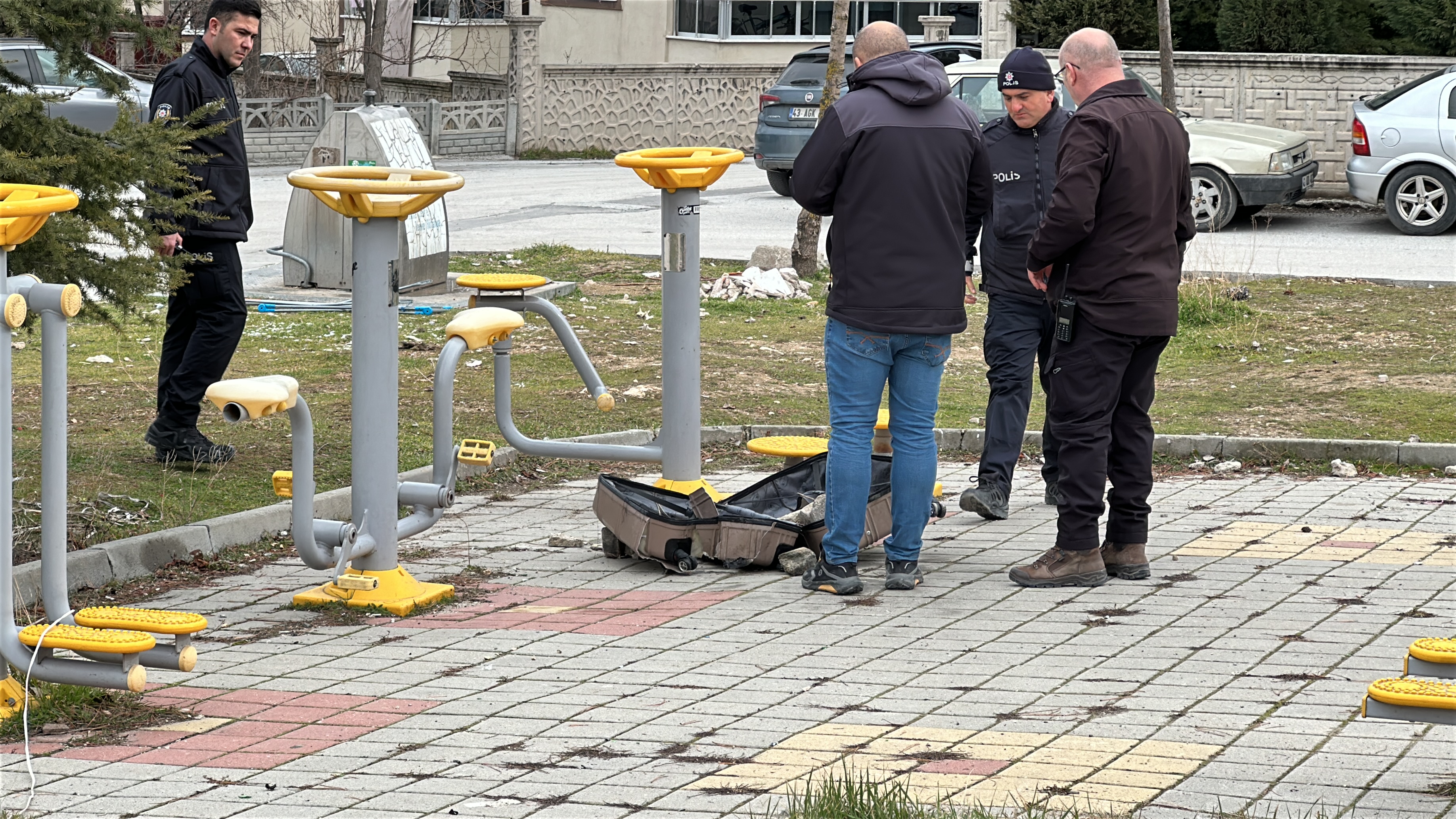 P A R K T A F U N Y E I L E P A T L A T I L A N V A L I Z D E N T A S 1151536 341998