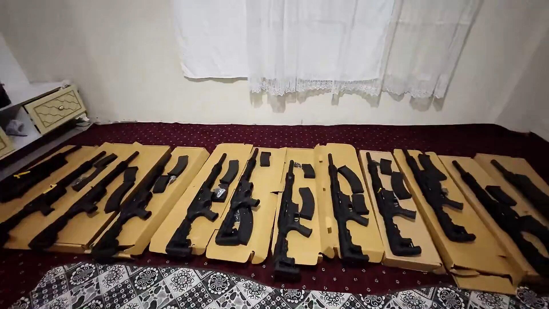 S A N L I U R F A’ D A V O L K A N I K B A Z A L T T A S L A R I N I N 1186227 352437