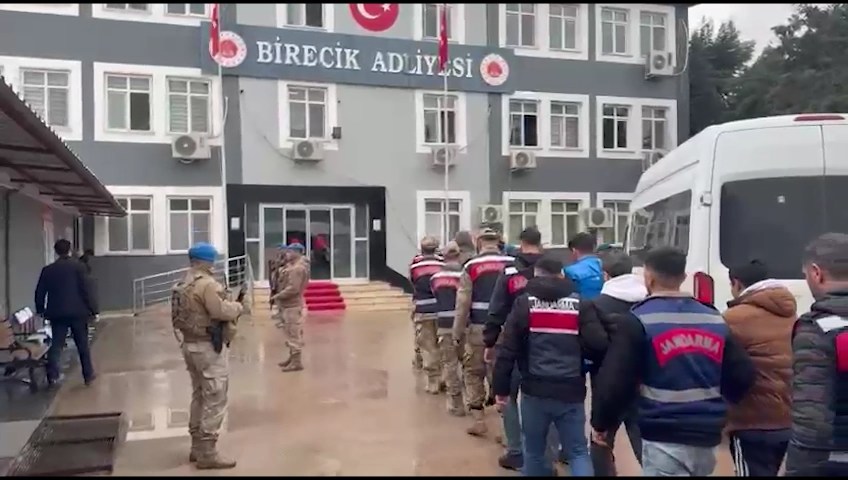 S A N L I U R F A M E R K E Z L I 13 I L D E E T I C A R E T D O L 1171839 348088