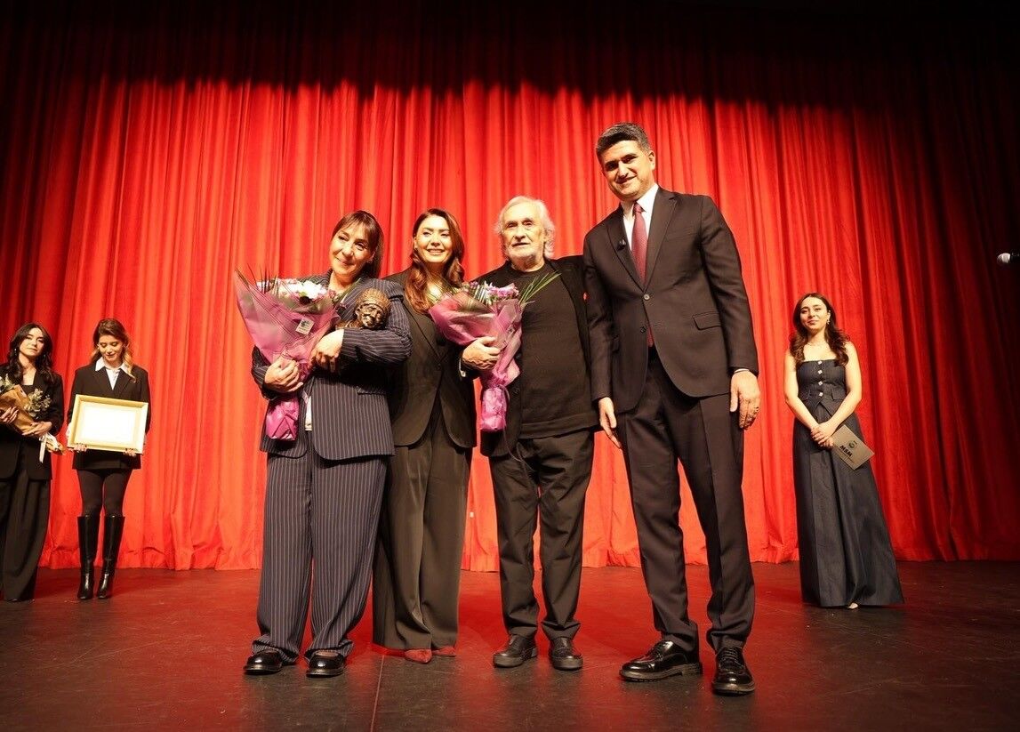 D U N Y A T I Y A T R O G U N U’ N D E I S M A I L D U M B U L L U G 1232759 366622