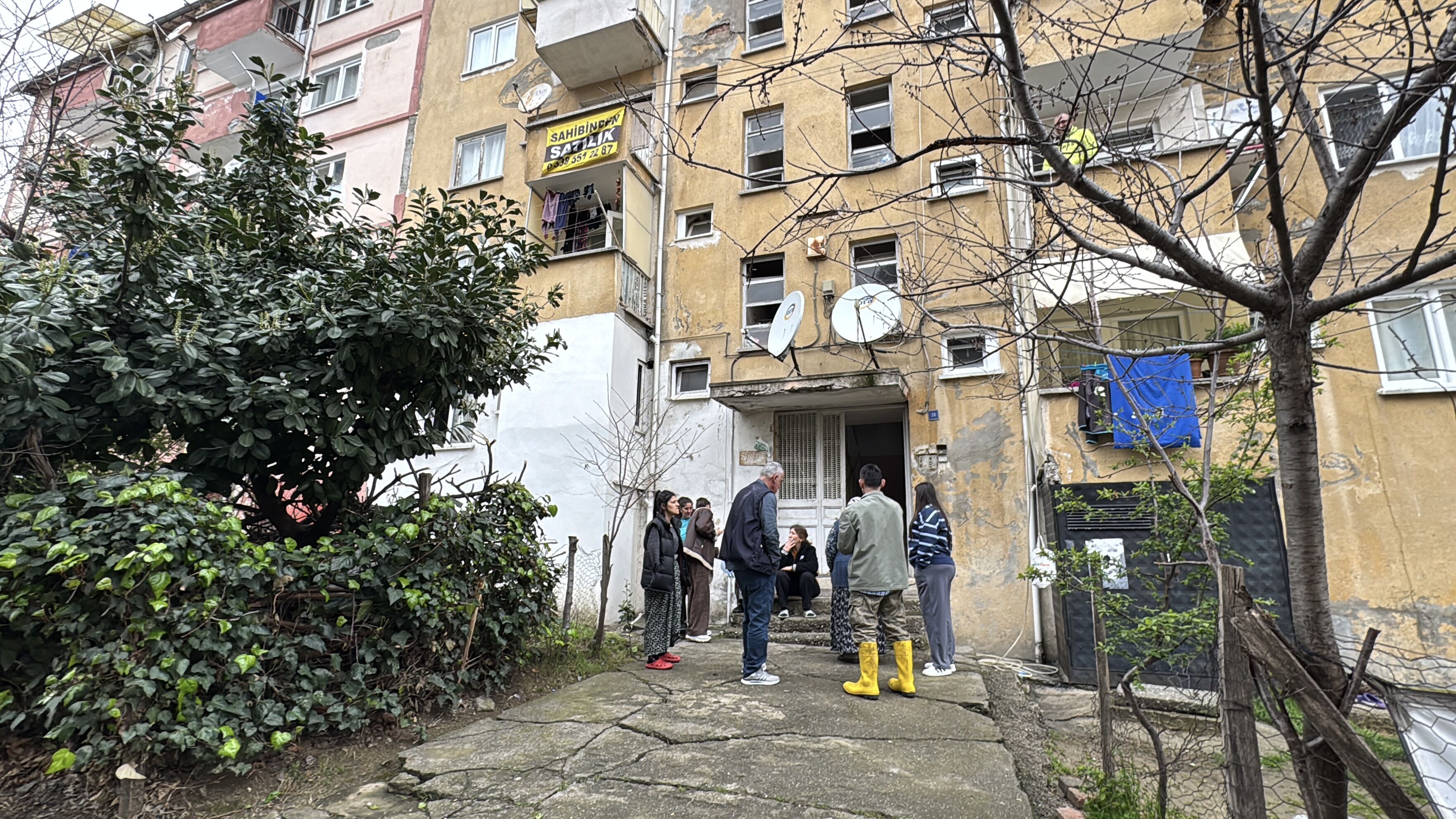 E V D E T E K B A S I N A O L A N C O C U K C A K M A K L A O Y N A 1229910 365836