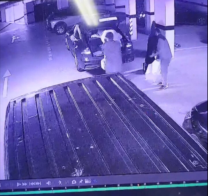 I S T A N B U L B A S A K S E H I R’ D E I S I N S A N I C I N A Y 1194383 355077