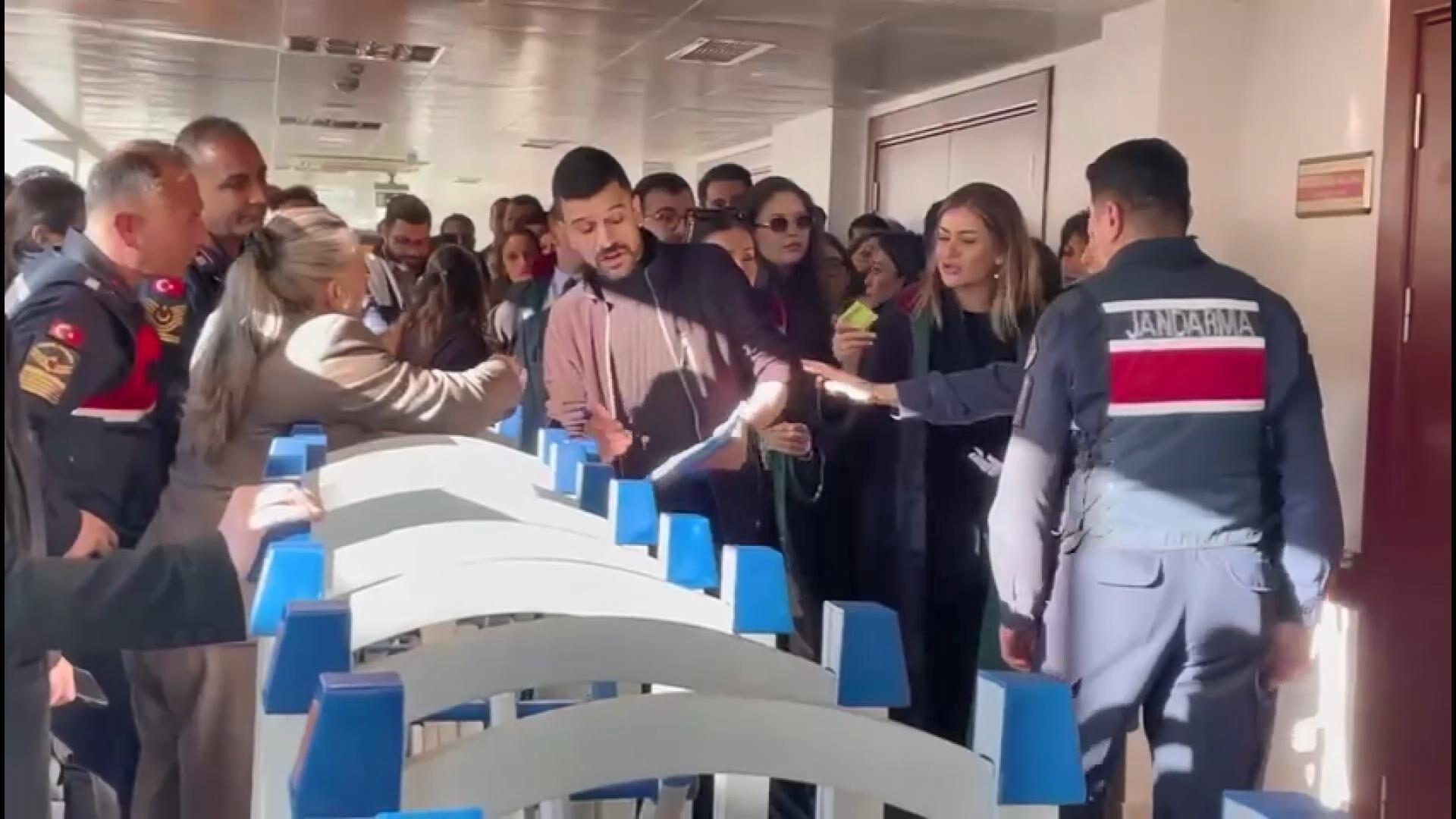 I S T A N B U L I B B Y E Y O N E L I K Y O L S U Z L U K D A 1204907 358245