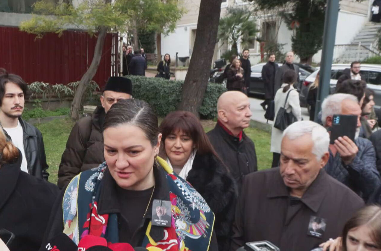 I S T A N B U L I L B E R O R T A Y L I I C I N G A L A T A S A R A 1214917 361228