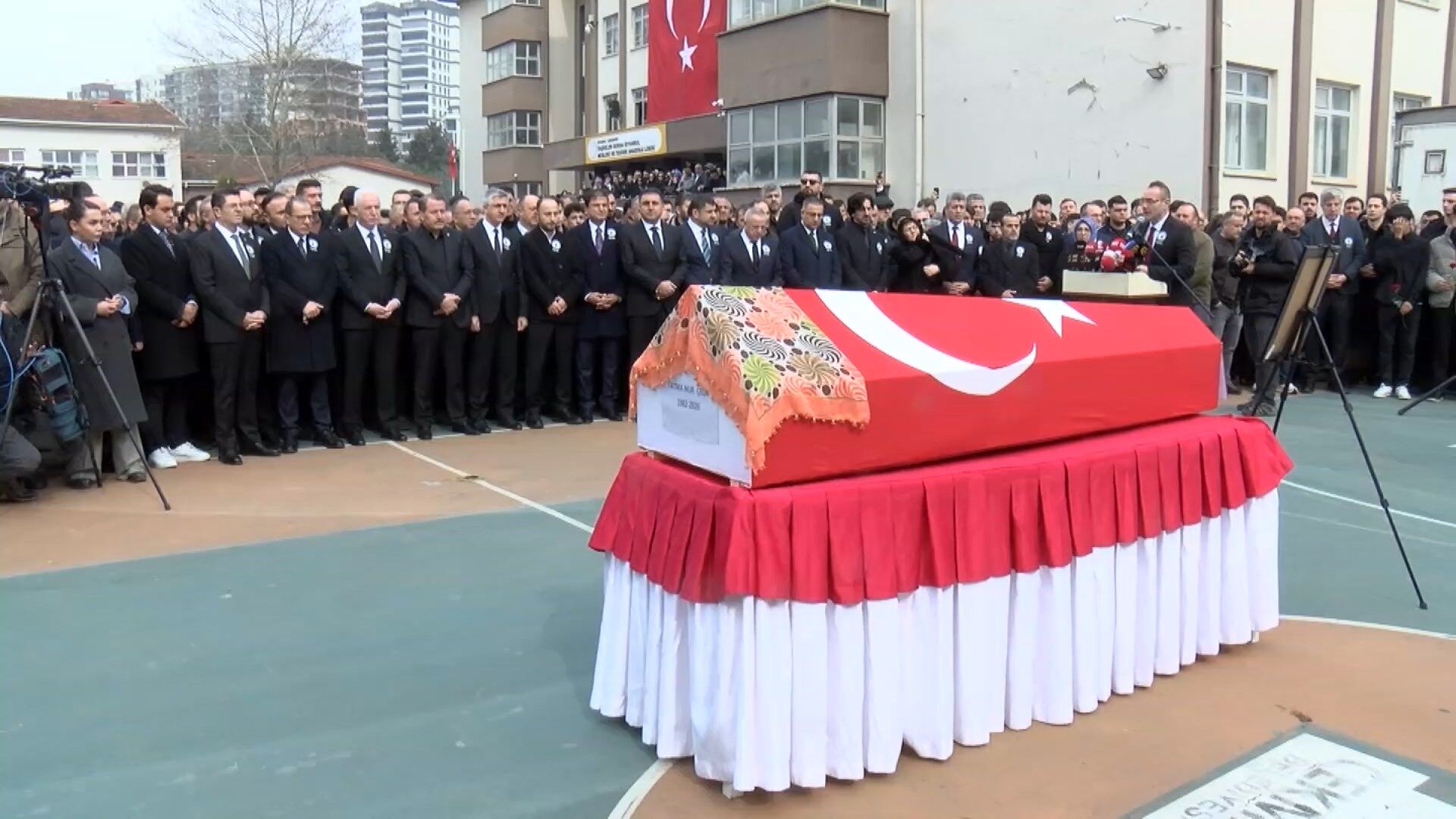 I S T A N B U L O G R E N C I S I T A R A F I N D A N O L D U R U L E N 1194463 355105