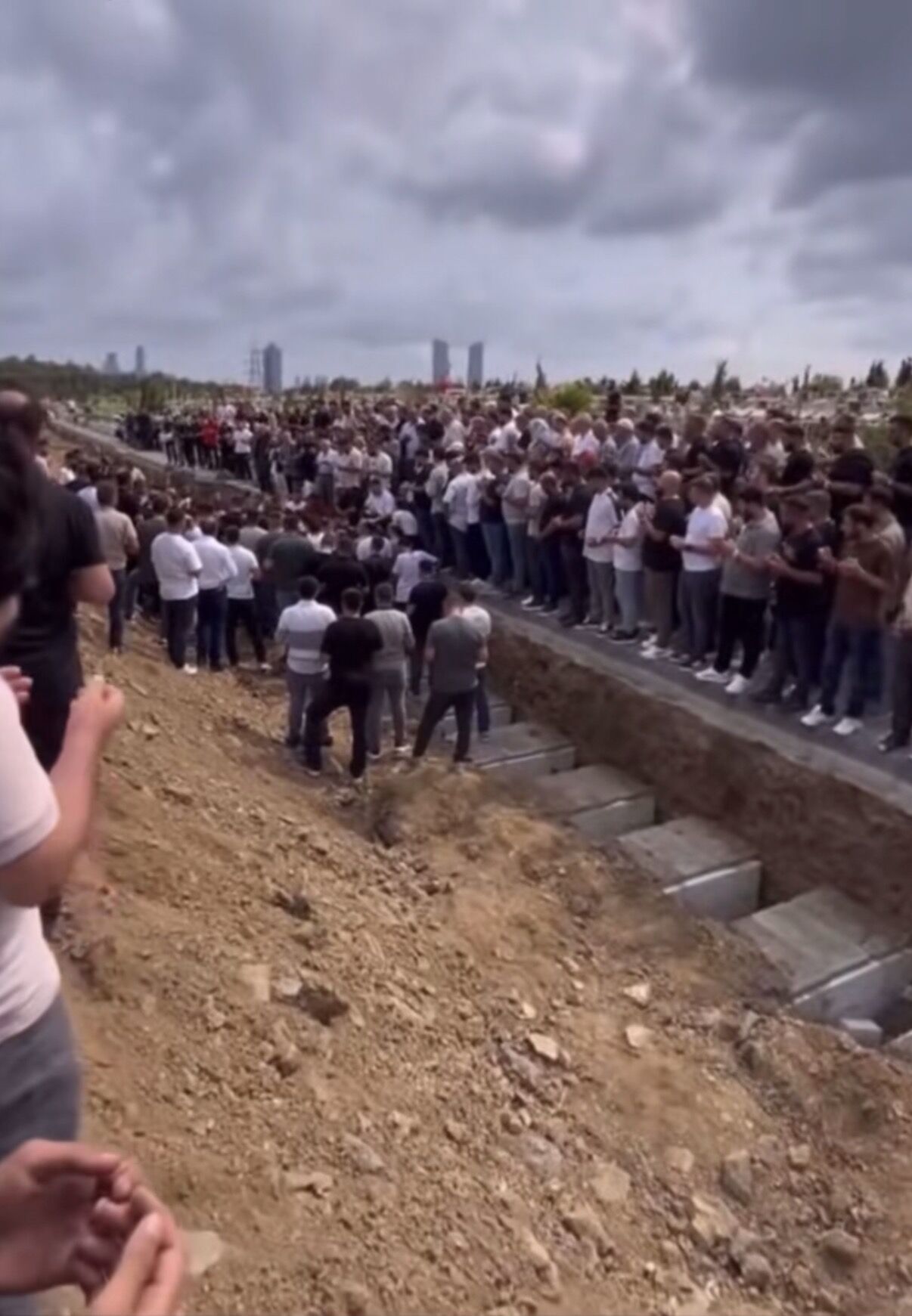 I S T A N B U L S A R I Y E R’ D E M E Z A R L I K Z I Y A R E T I N 1235313 367354