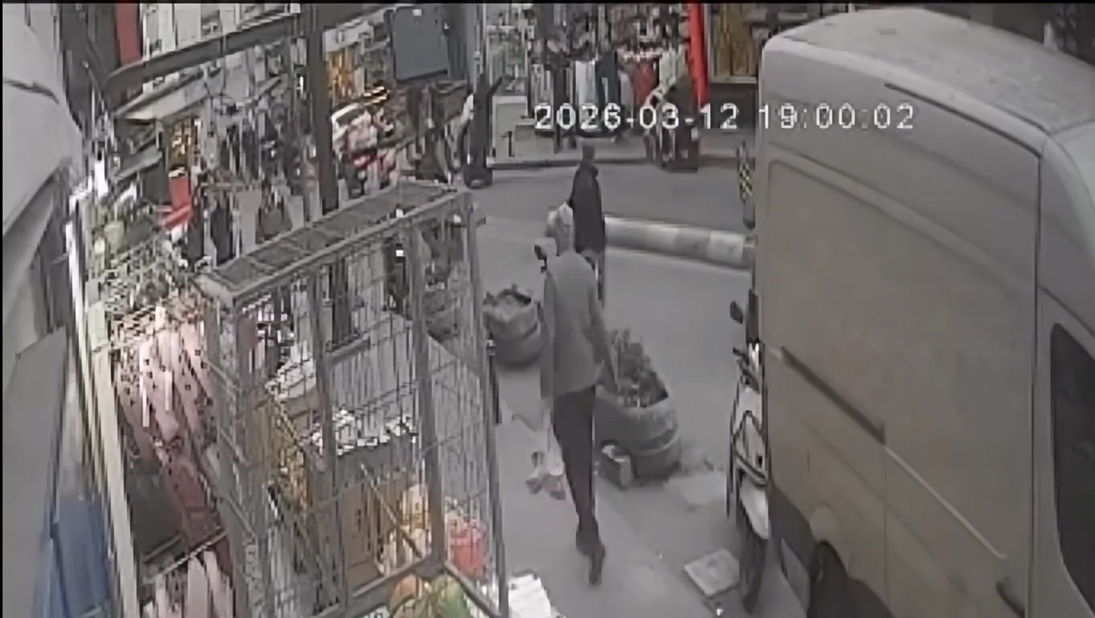 I S T A N B U L S I S L I’ D E D O N E R C I Y E S I L A H L I S A 1234105 367015