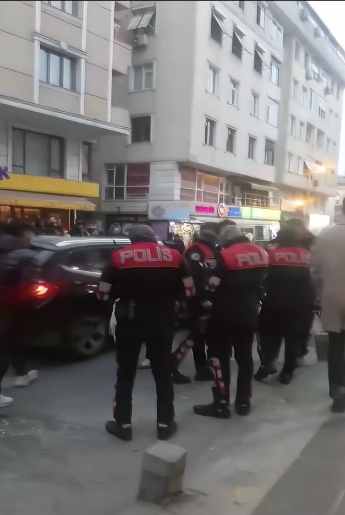 I S T A N B U L S I S L I’ D E D O N E R C I Y E S I L A H L I S A 1234111 367015