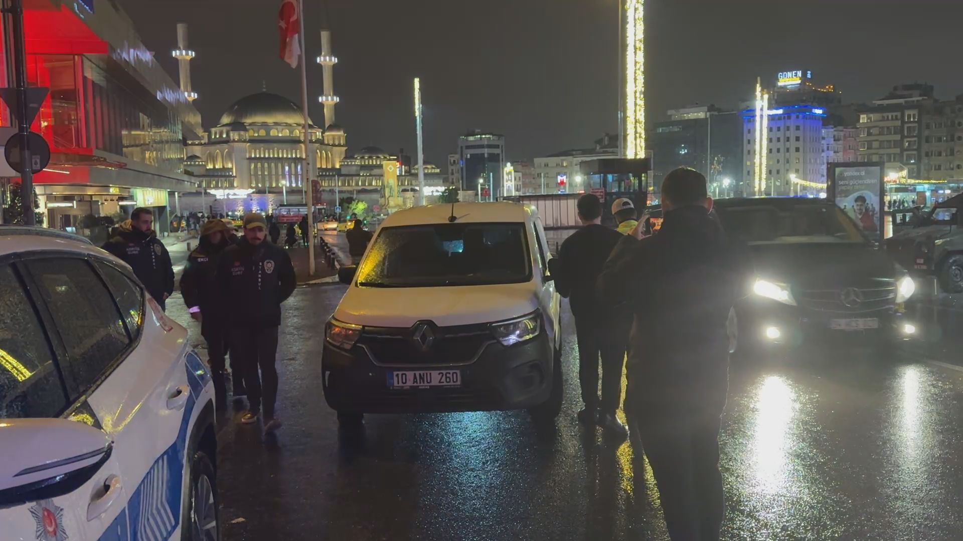 I S T A N B U L T A K S I M V E K A D I K O Y D E H E L I K O P T 1222615 363523