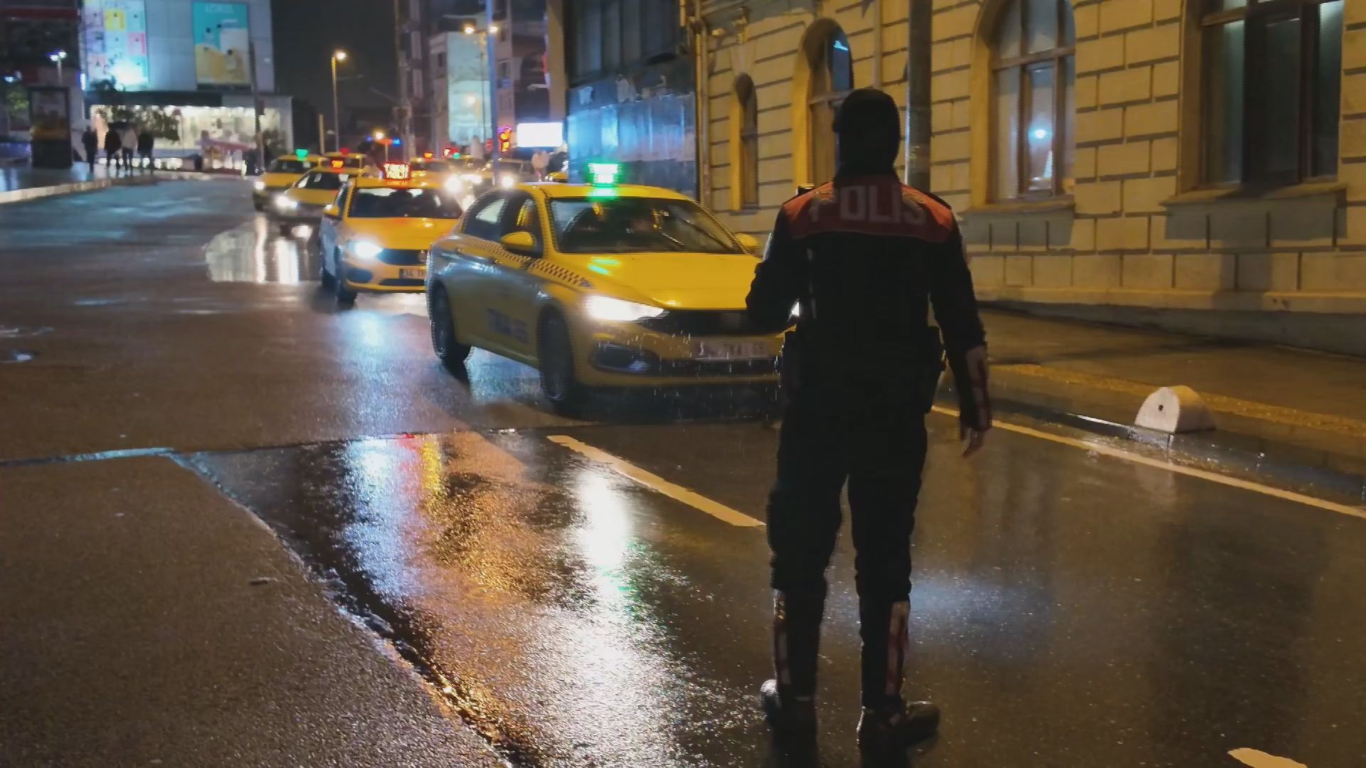 I S T A N B U L T A K S I M V E K A D I K O Y D E H E L I K O P T 1222619 363523