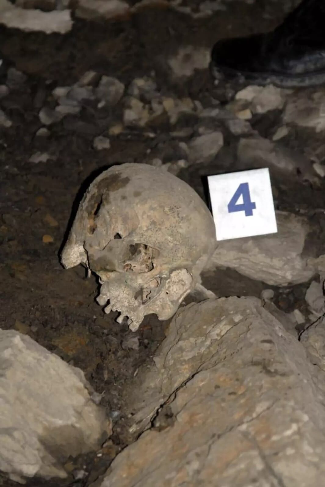 ‘ K I R P I A H M E T’ C I N A Y E T I N I N G I Z E M I 18 Y I L 1203000 357685