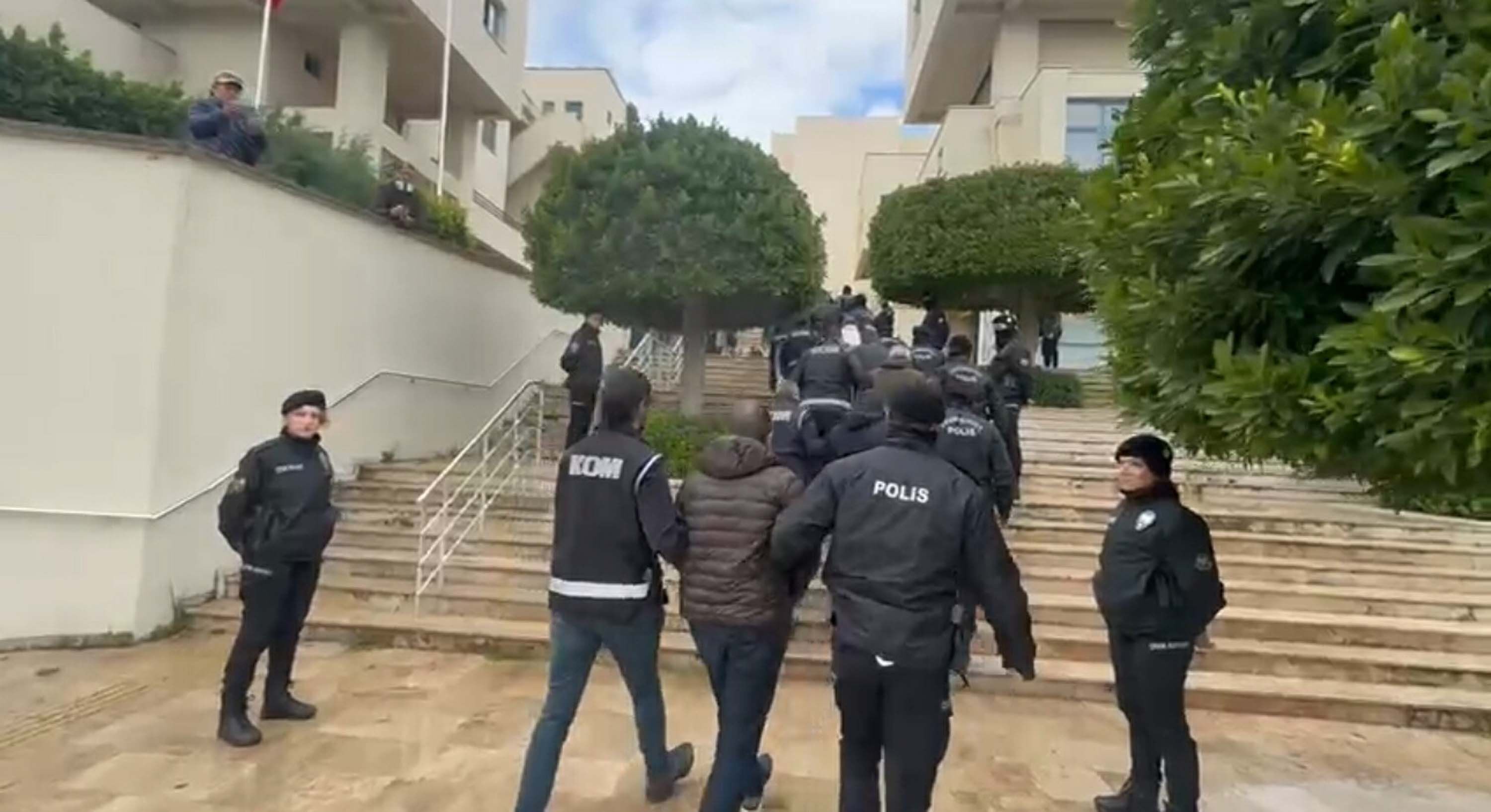 M A R M A R I S B E L E D I Y E S I N D E K I R U S V E T S O R U S 1237346 368004