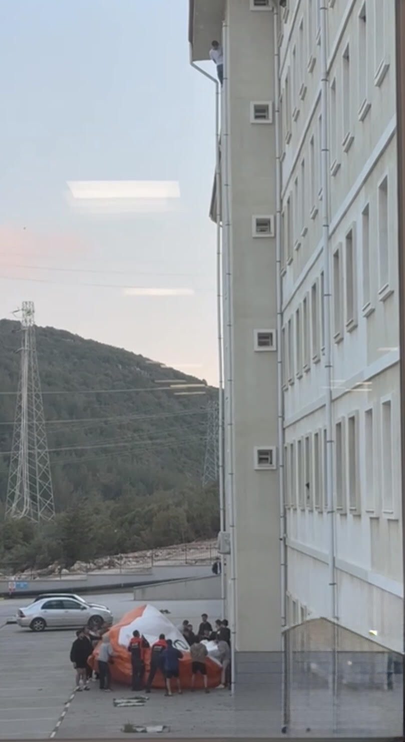 M U G L A’ D A Y U R D U N 4’ U N C U K A T P E N C E R E S I N D E N 1230953 366140