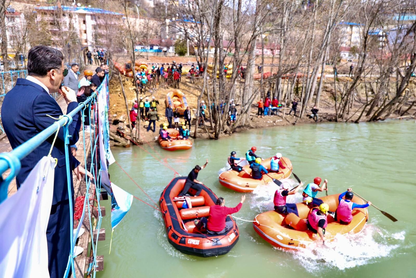 M U N Z U R N E H R I N D E R A F T I N G H E Y E C A N I 300 1233141 366732