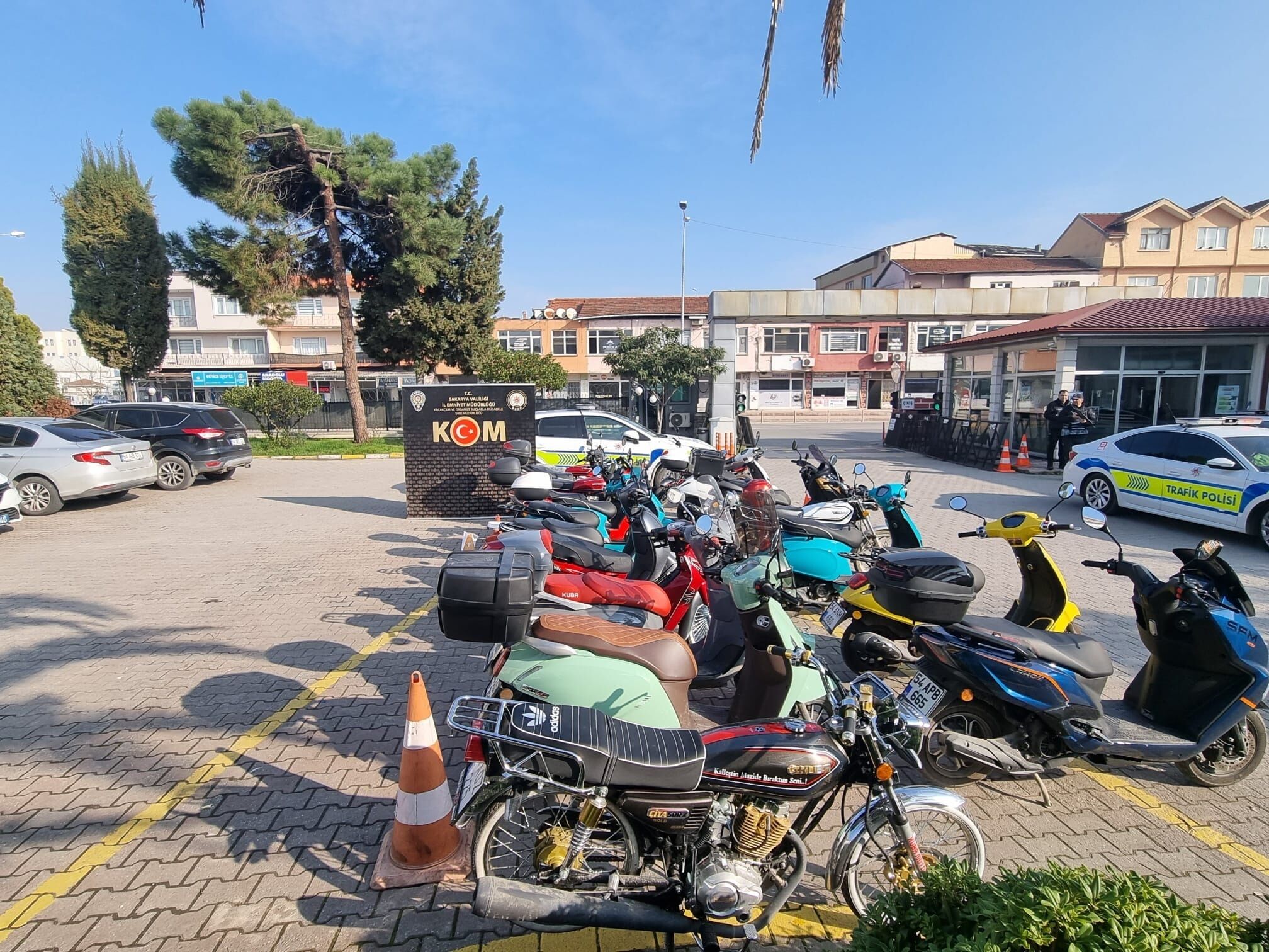 S A K A R Y A M E R K E Z L I 19 I L D E M O T O S I K L E T O P E R 1202415 357520