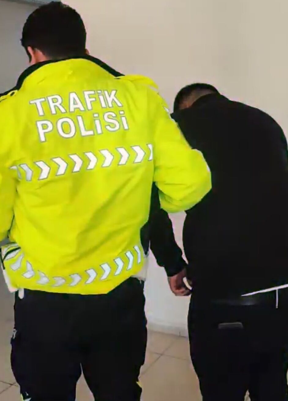 T R A F I K T E T A R T I S T I G I K I S I N I N O T O M O B I L I N I N 1195613 355476