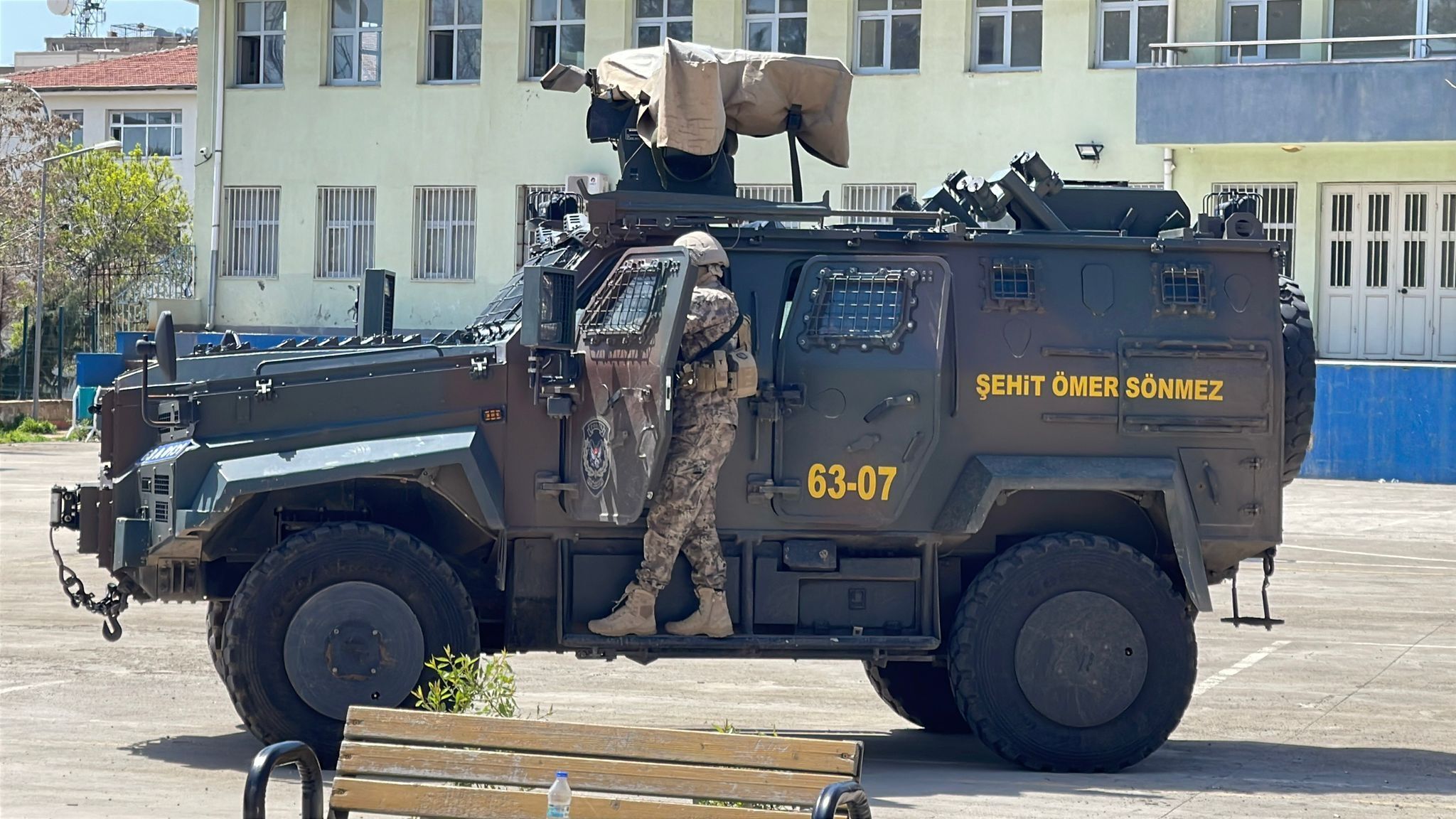 16 K I S I Y I Y A R A L A Y A N S A L D I R G A N S E S S I Z C E T 1261384 375338