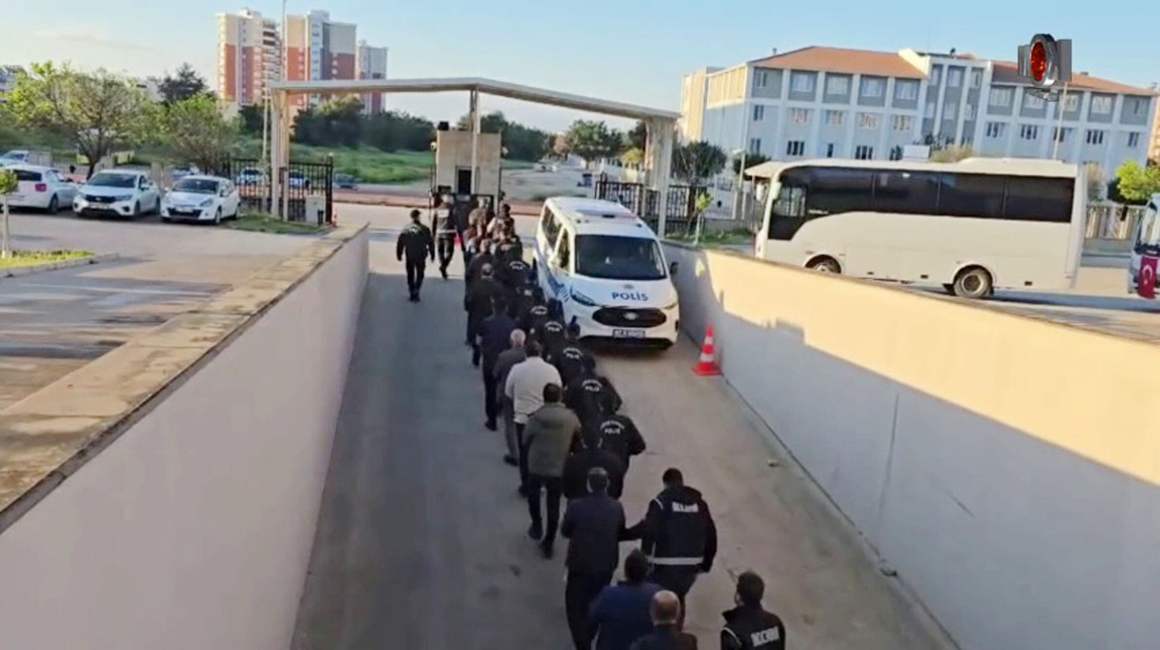 52 M I L Y O N T L’ L I K Z I M M E T O P E R A S Y O N U N A I L I 1270659 378175