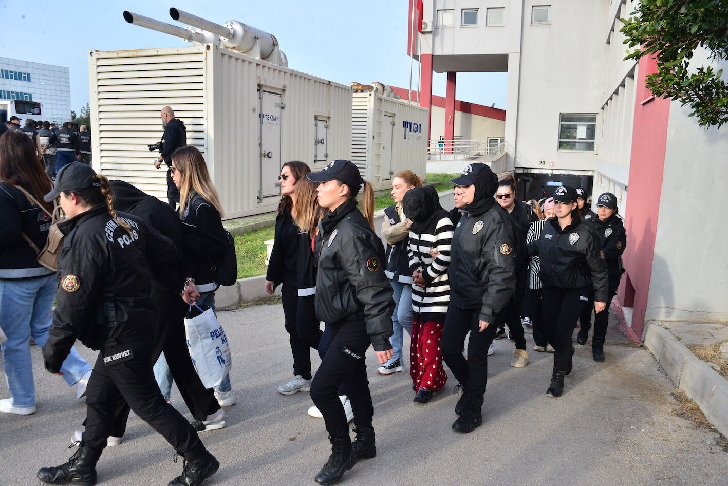 A D A N A M E R K E Z L I 8 I L D E B A Y G A R A L A R S U C O R 1262532 375763