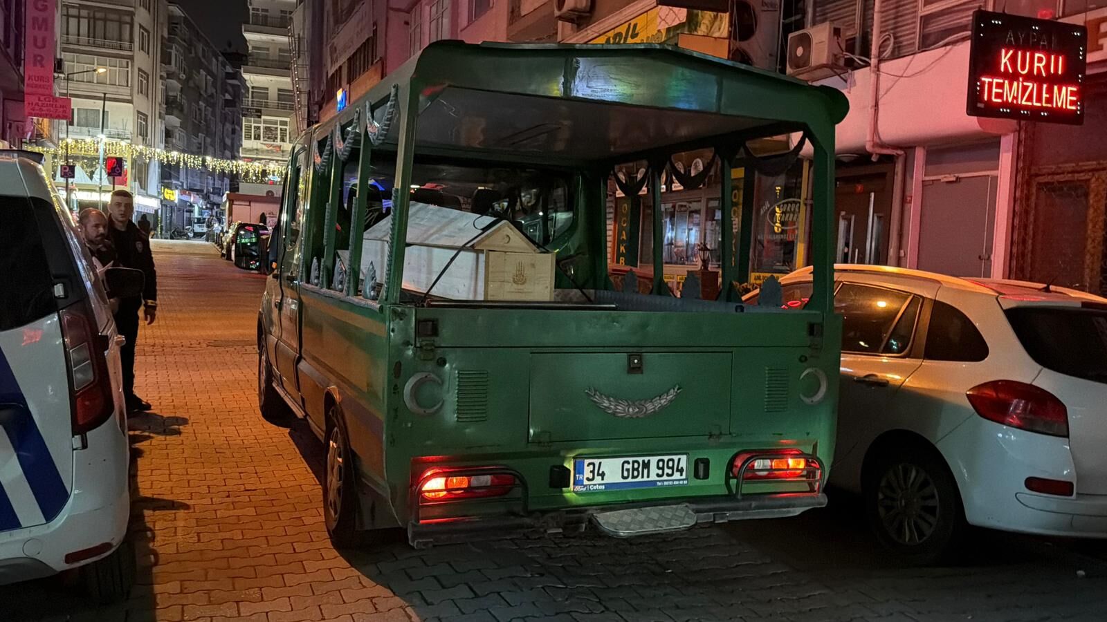 B A H C E L I E V L E R’ D E 28 Y A S I N D A K I K A D I N O T E L 1243918 370083