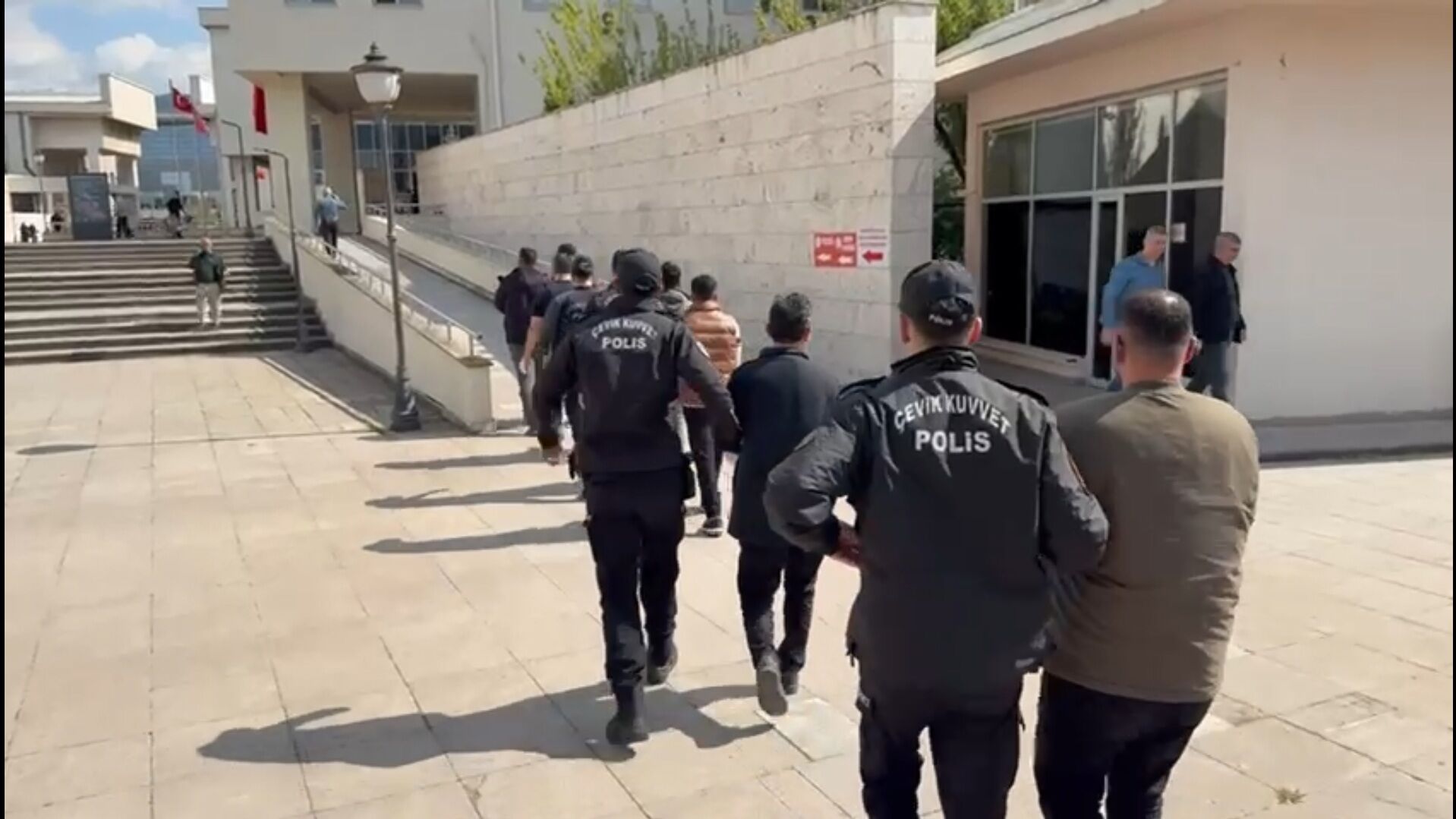 B A H I S O P E R A S Y O N U N D A H E S A P L A R I N D A 492 M I 1252950 372849