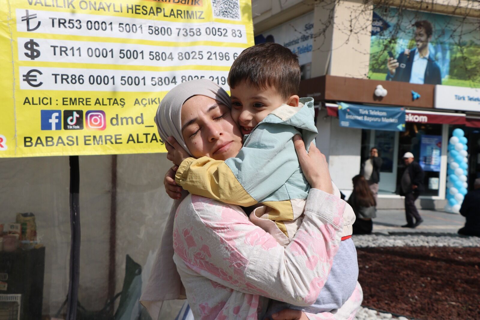 D M D L I E Y M E N I N A N N E S I E V L A D I M I C I N G E C 1259530 374806