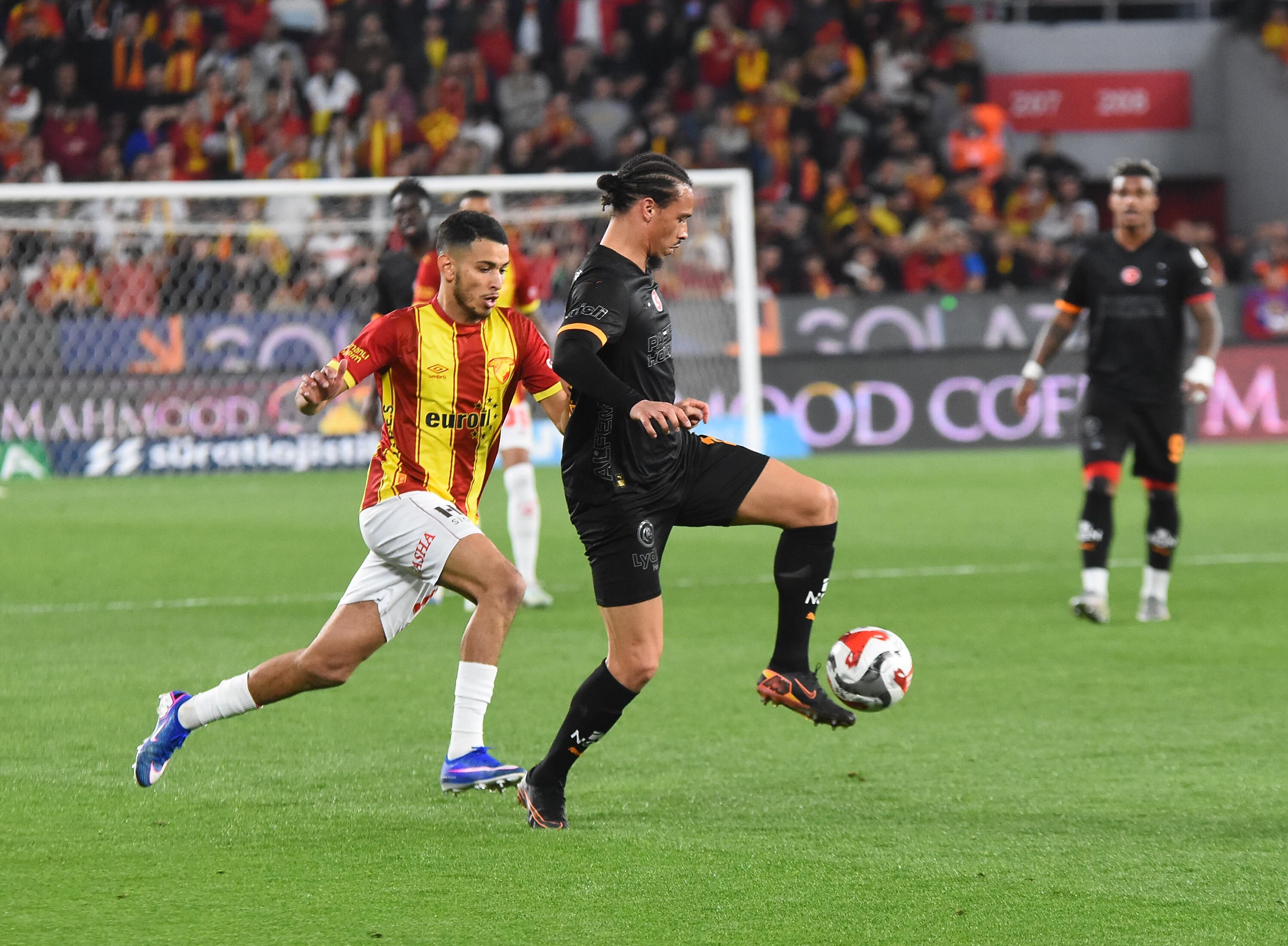 G O Z T E P E G A L A T A S A R A Y E K F O T O G R A F L A R 1251387 372363