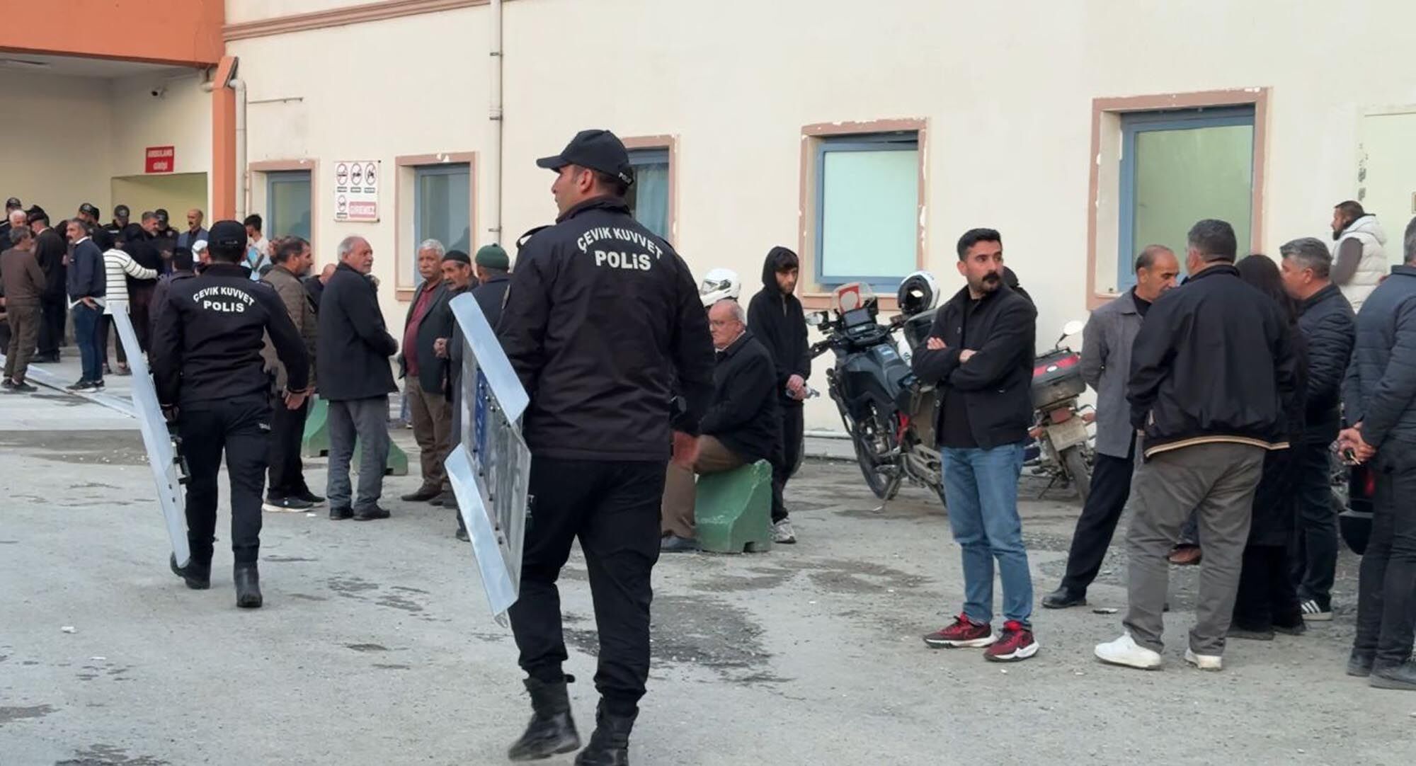 I G D I R’ D A I K I A I L E A R A S I N D A S I L A H L I K A V G A 1256426 373881