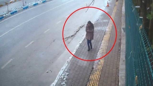 I H R A C P O L I S M E M U R U G U L I S T A N D O K U’ N U N K A 501842 374749