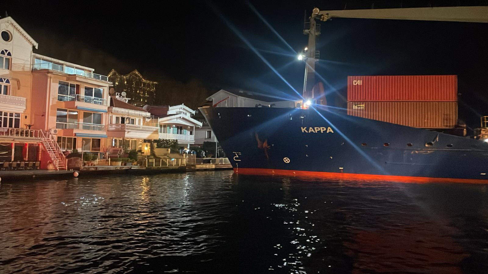 I S T A N B U L B O G A Z I N D A Y A L I Y A M E T R E L E R K A L A 1281630 381337