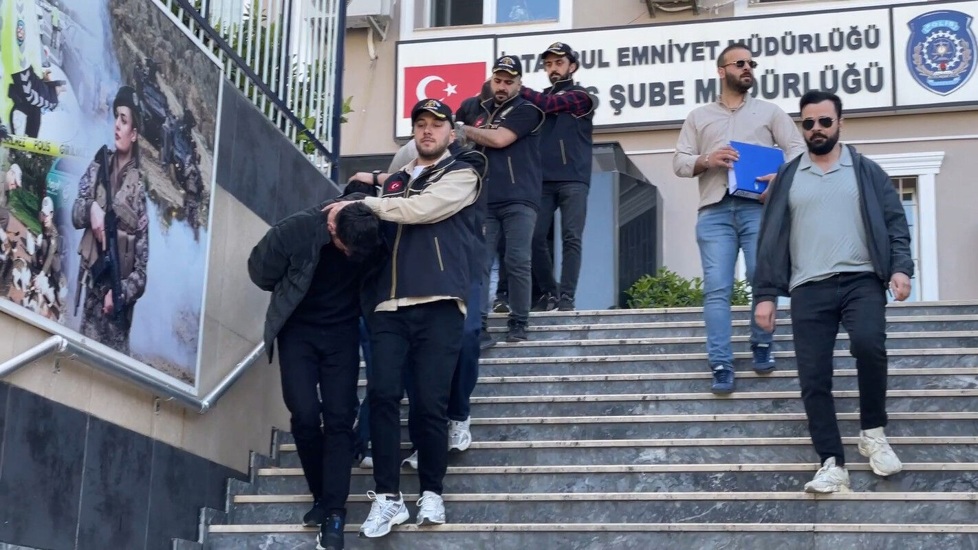 I S T A N B U L D A S A H T E A L T I N S O R U S T U R M A S I Y E 1280456 380982