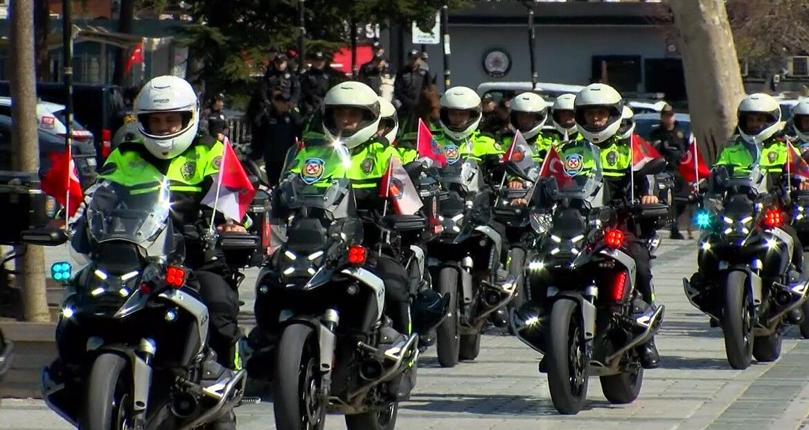 I S T A N B U L D A T U R K P O L I S T E S K I L A T I N I N 181. 1245894 370668