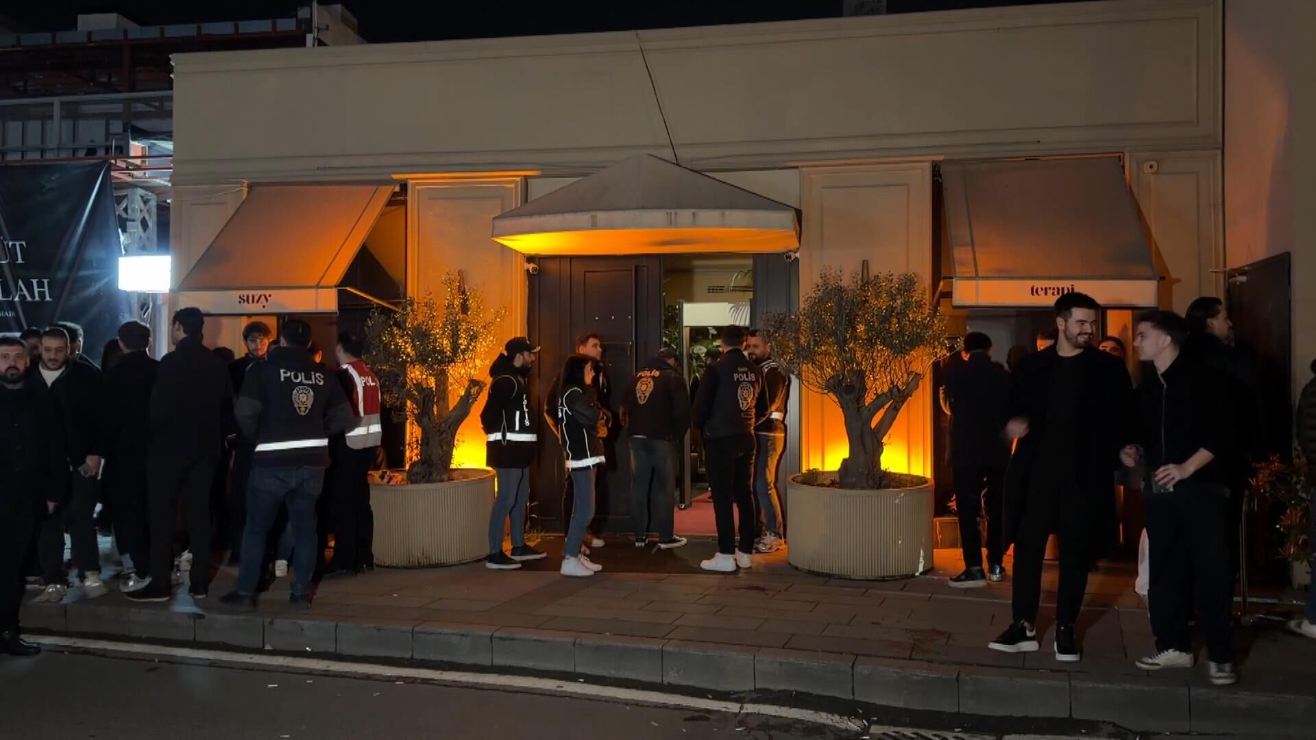 I S T A N B U L D A U Y U S T U R U C U S O R U S T U R M A S I E 1256638 373939