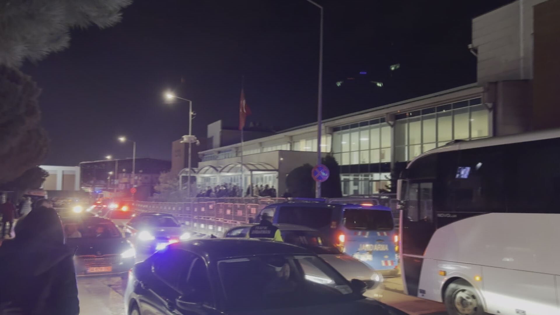 I S T A N B U L I B B’ Y E Y O N E L I K ‘ Y O L S U Z L U K’ D A 1242113 369020