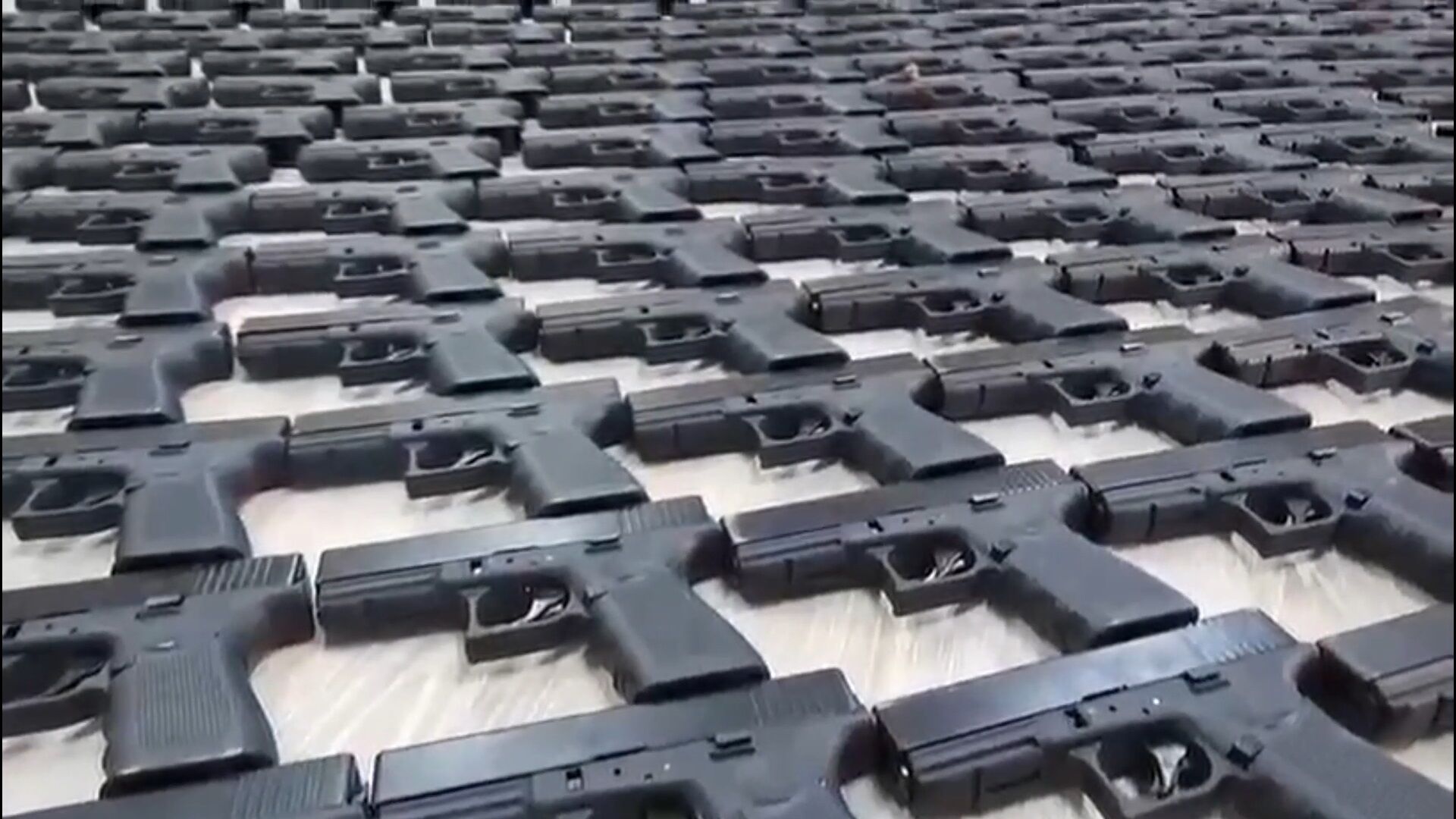 I S T A N B U L V E A D A N A D A S I L A H K A C A K C I L A R I N A 1267238 377230