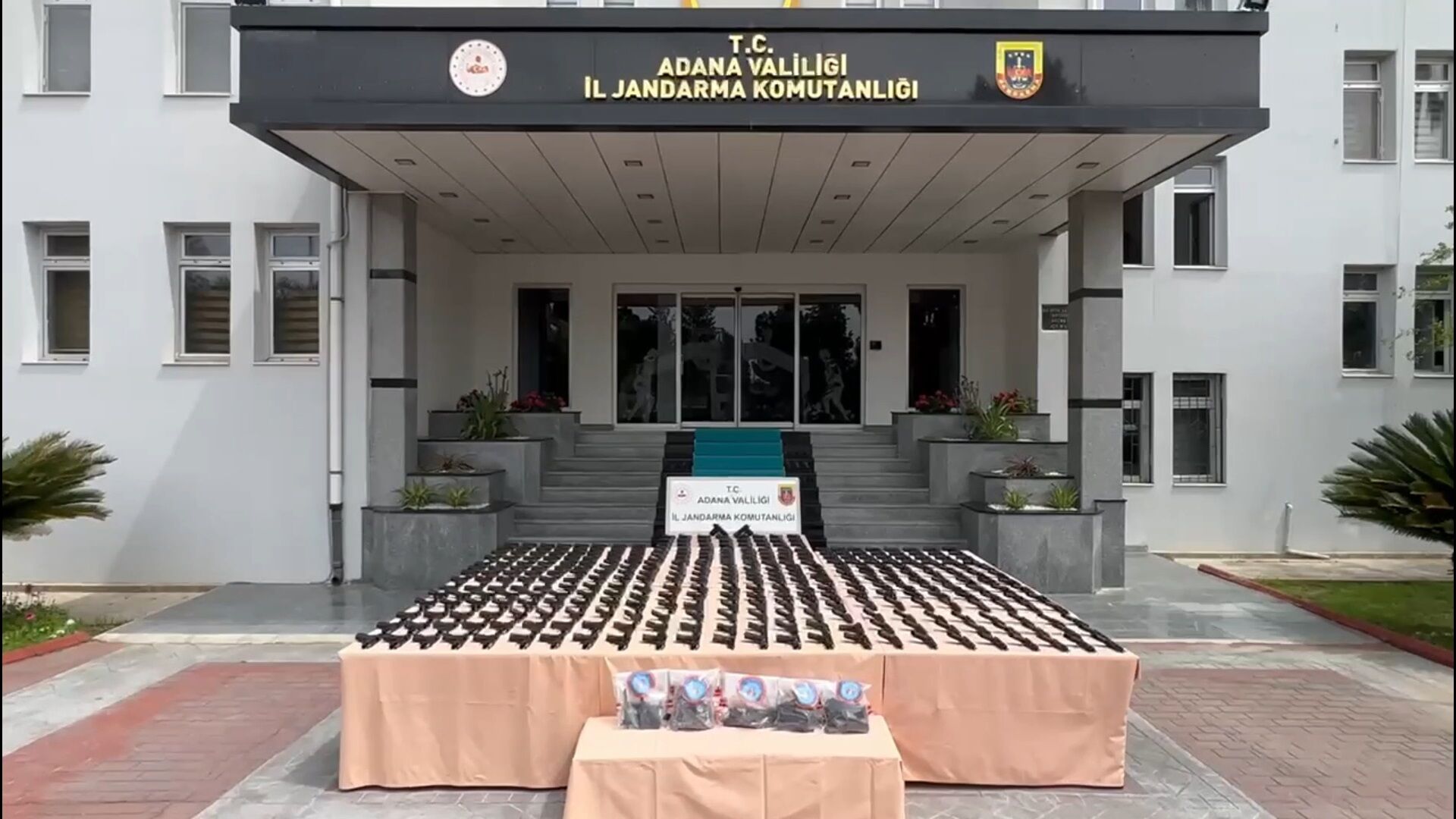 I S T A N B U L V E A D A N A D A S I L A H K A C A K C I L A R I N A 1267241 377230