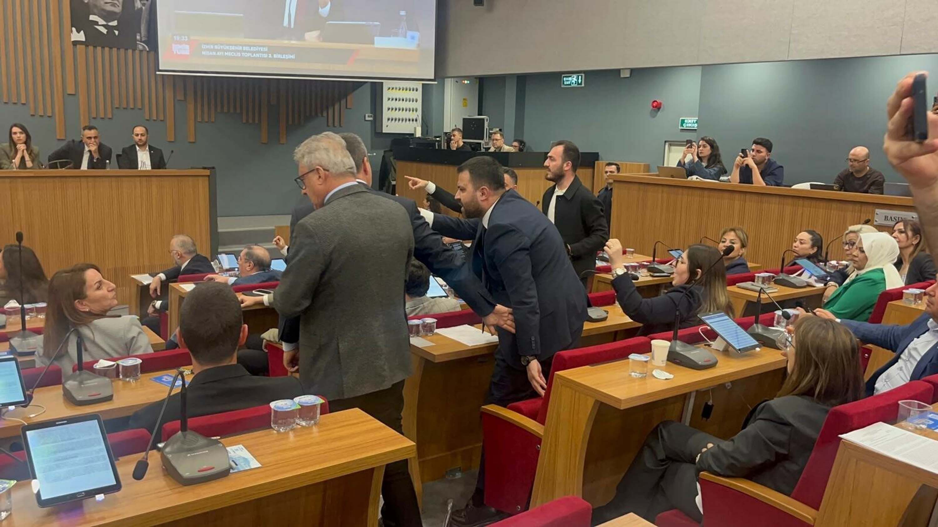 I Z M I R B U Y U K S E H I R B E L E D I Y E M E C L I S I N D E G E 1265770 376809