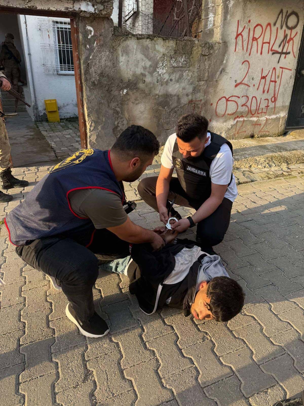 M I T T E N S I B E R S U C S E B E K E S I N E O P E R A S Y O N 1264202 376298