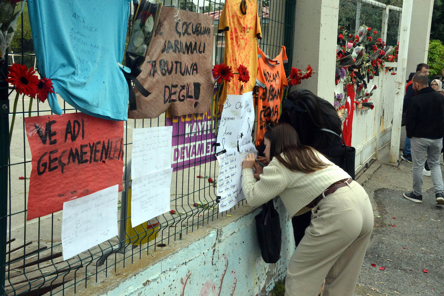 O K U L D A 9 K I S I Y I O L D U R E N O G R E N C I A R K A D A S 1268445 377514