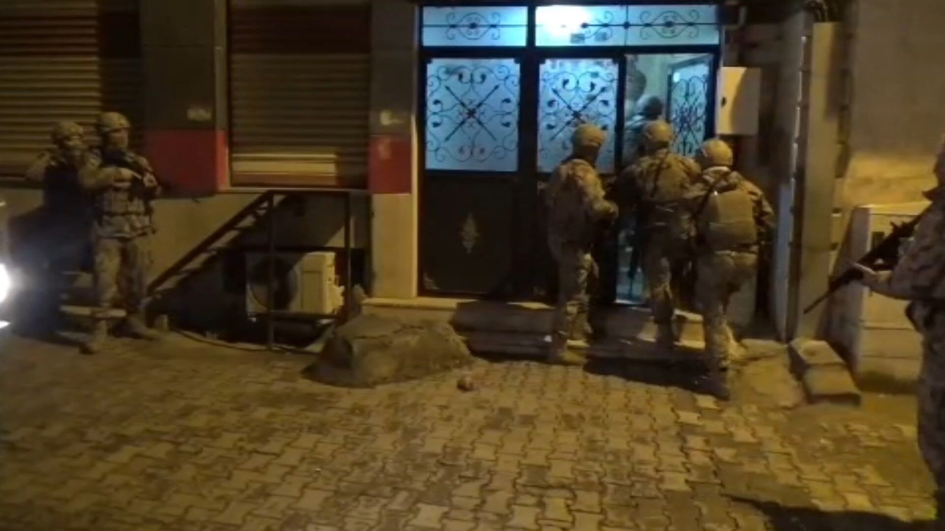 S I R N A K M E R K E Z L I D E A S O P E R A S Y O N U N D A 9 G O Z 1253525 372989