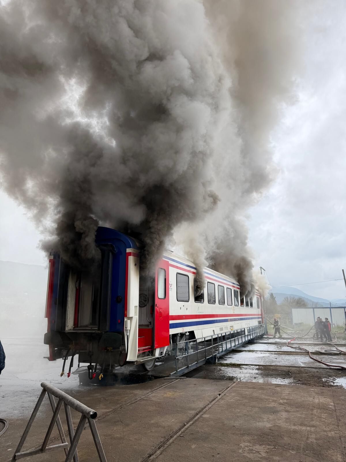 T E S I S T E U R E T I L E N V A G O N Y A N D I 1266179 376942