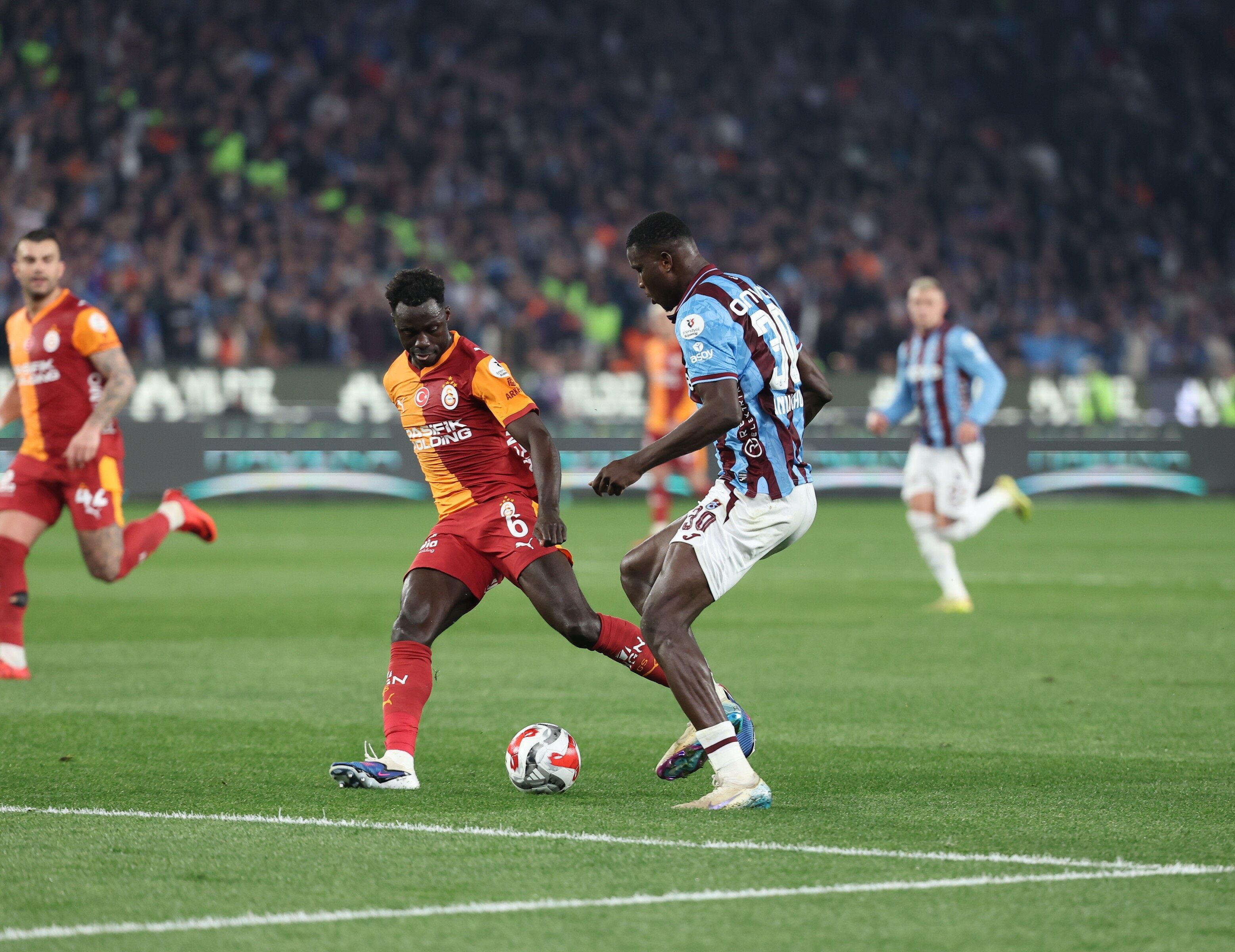 T R A B Z O N S P O R G A L A T A S A R A Y F O T O G R A F L A R 1245238 370482