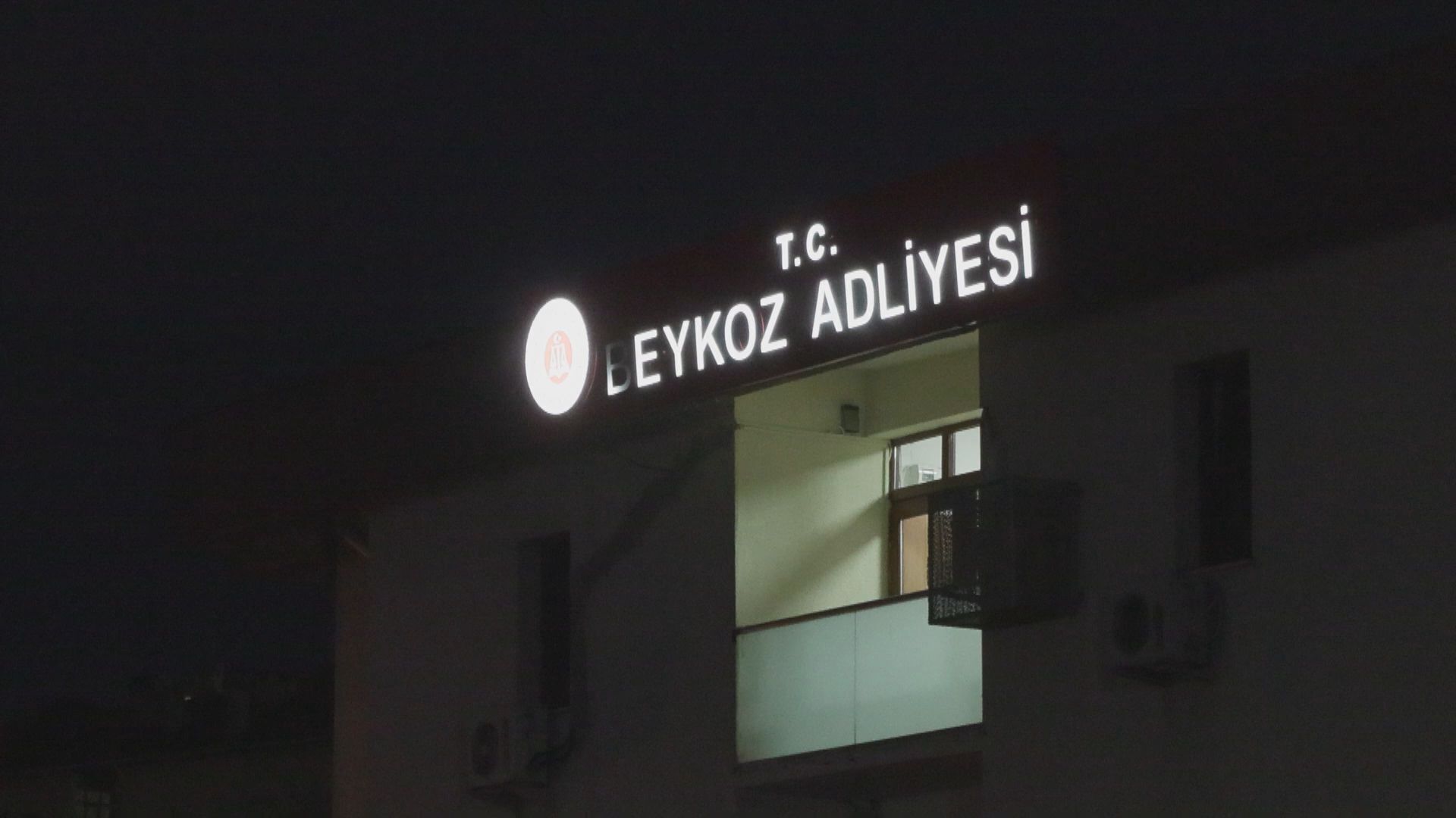 U N L U L E R E Y O N E L I K U Y U S T U R U C U S O R U S T U R M A S I 1249732 371370