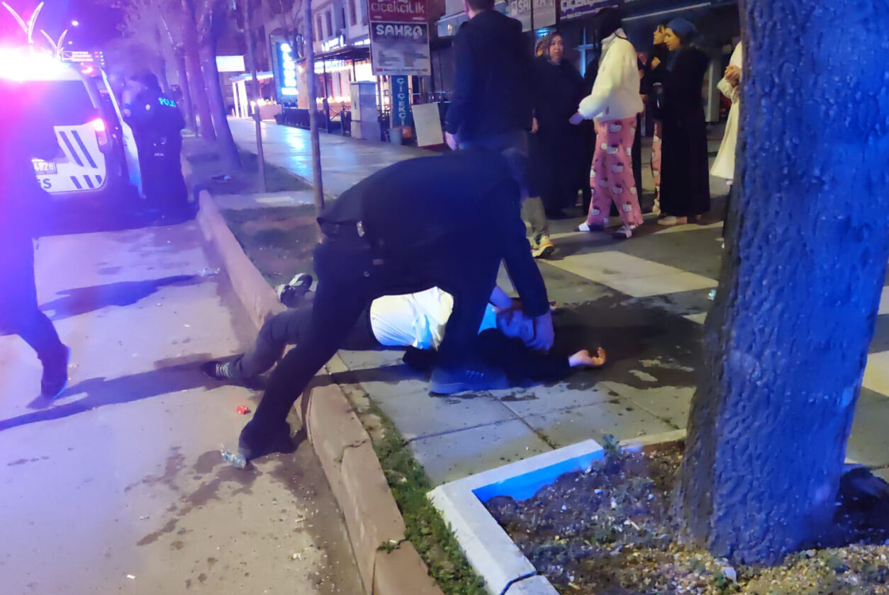 Y A N B A K M A K A V G A S I 2 K A R D E S I L E A N N E L E 1246886 370931