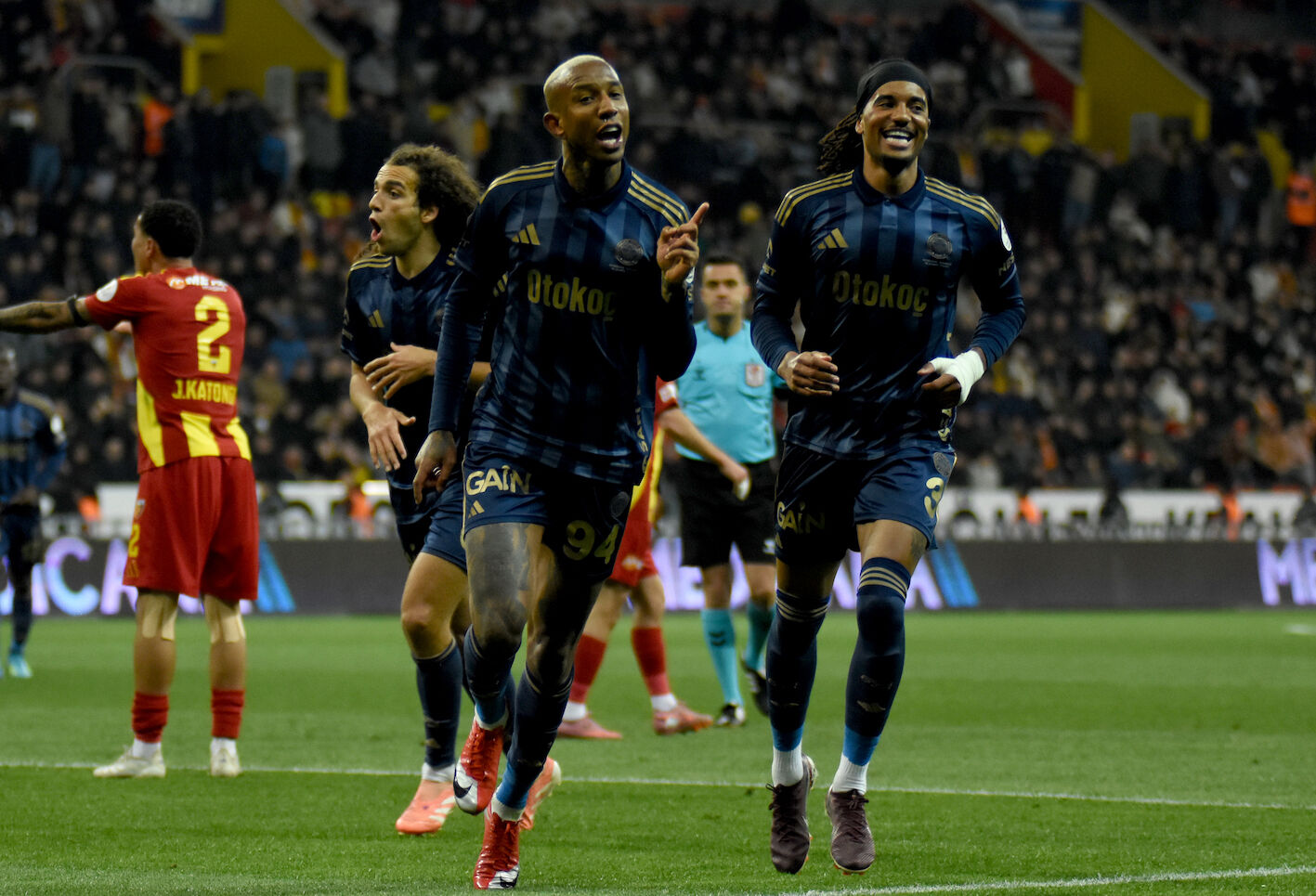 Z E C O R N E R K A Y S E R I S P O R F E N E R B A H C E E K F 1256485 373895