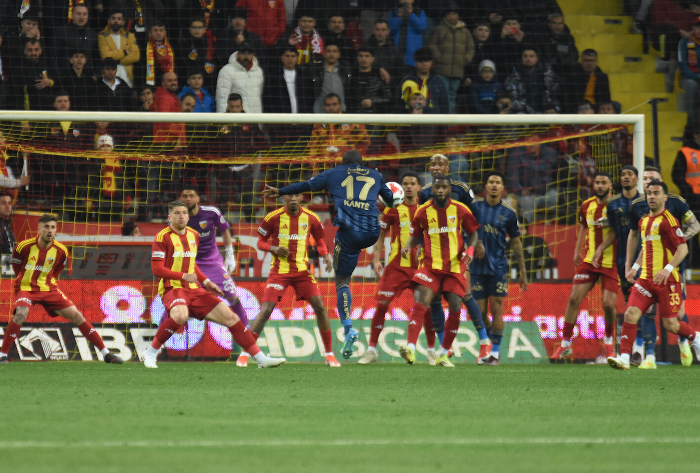 Z E C O R N E R K A Y S E R I S P O R F E N E R B A H C E E K F 1256492 373895