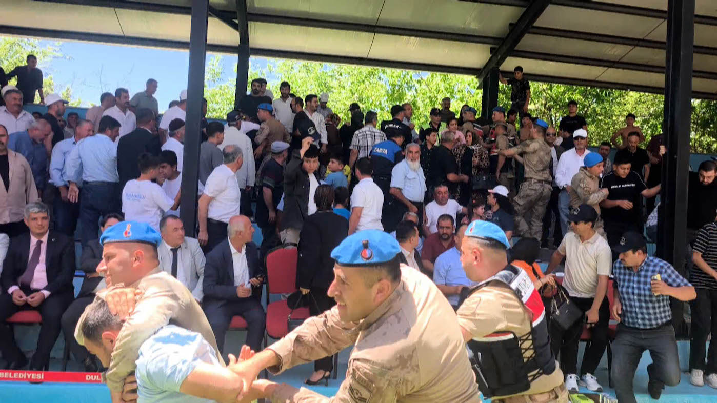 Gures Festivalinde Gerginlige Jandarma M 1386443 411734 Kopyası