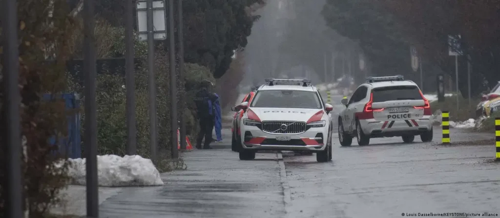 İsviçre’nin güneyinde meydana gelen silahlı saldırıda 2 kişi öldü, 1 kişi yaralandı. Polis saldırganı bulmak için operasyon başlattı.